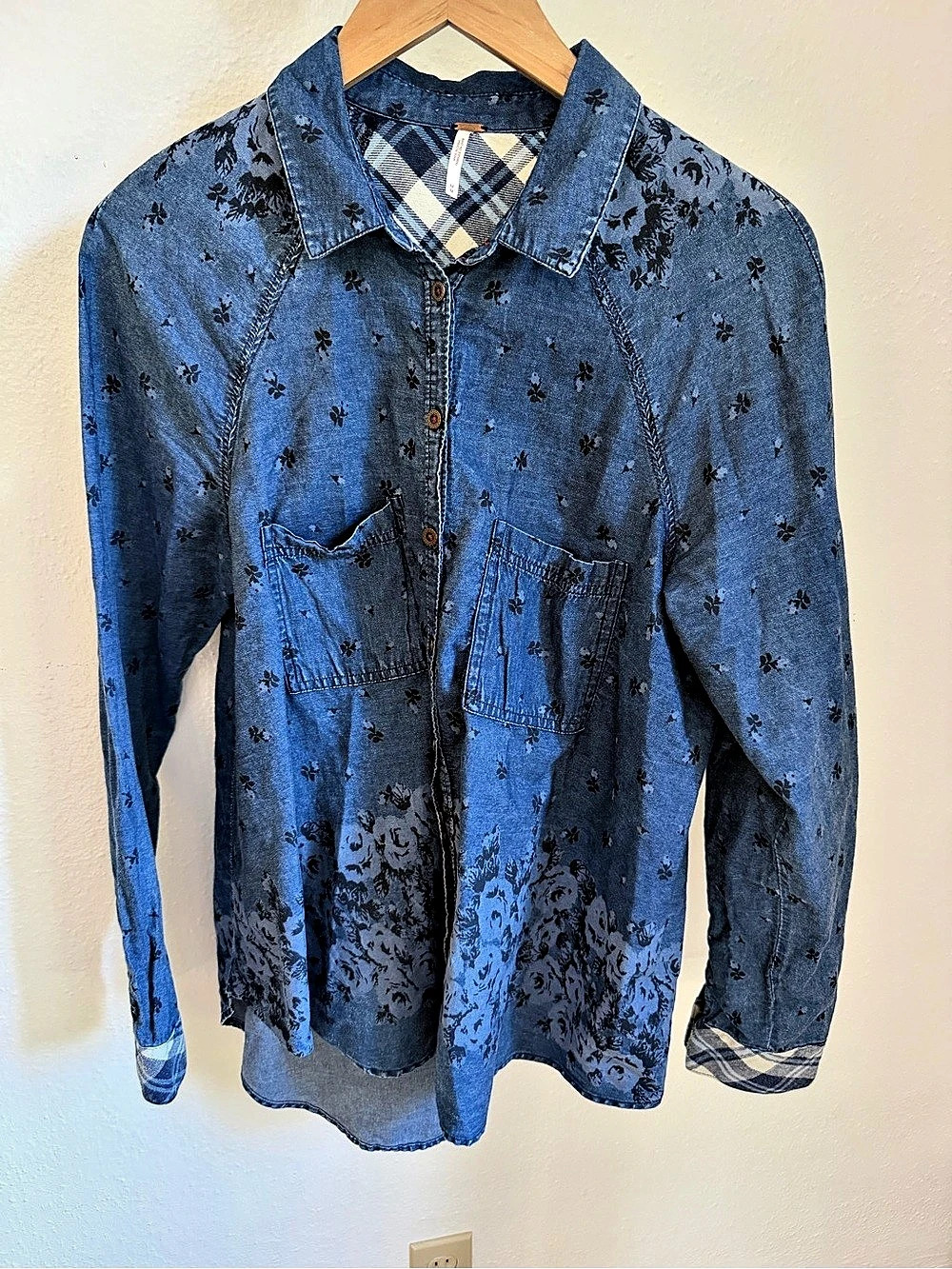 Free people Floral Denim Button Down Size Medium